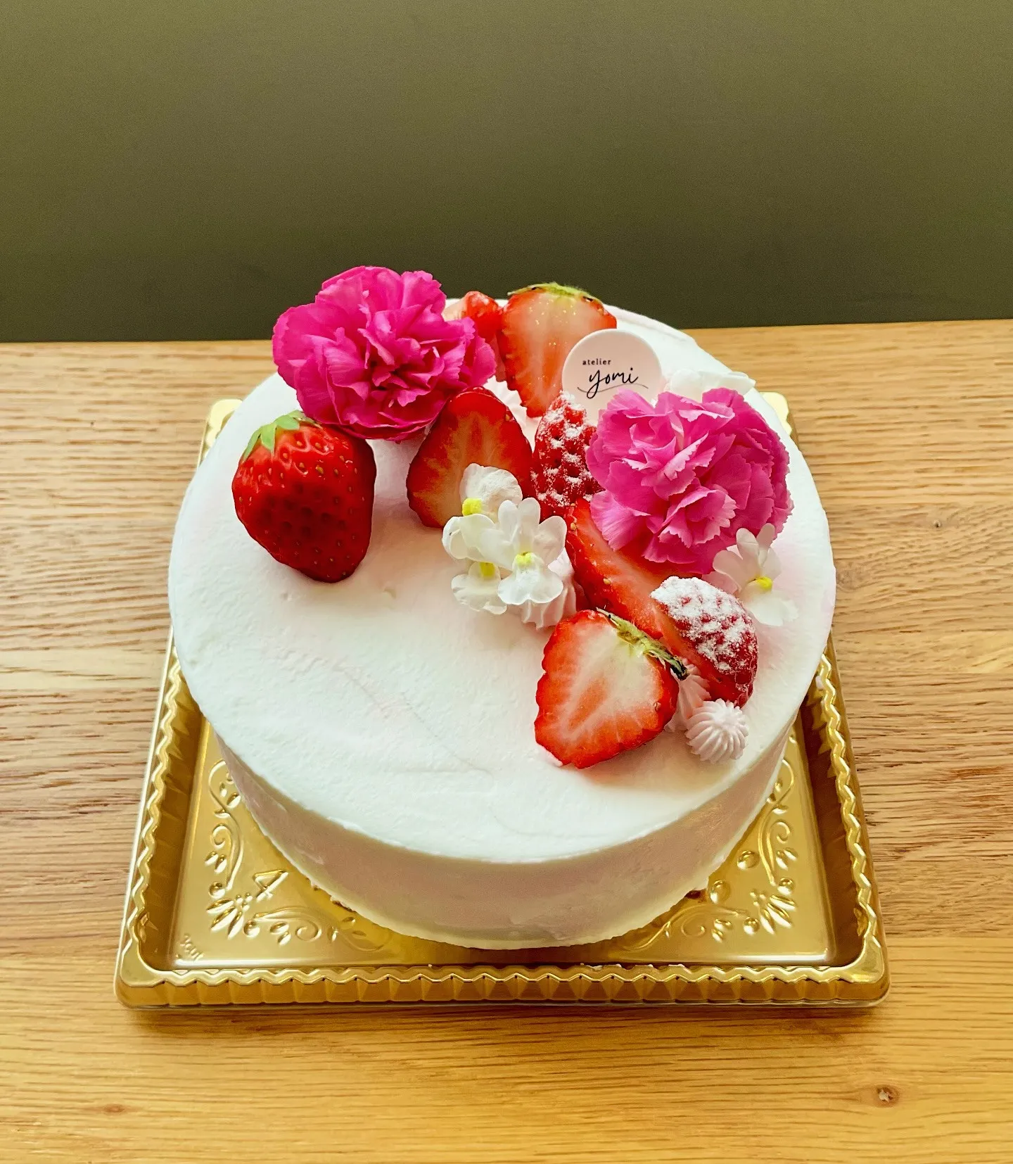 お花ピンクのお誕生日ケーキ