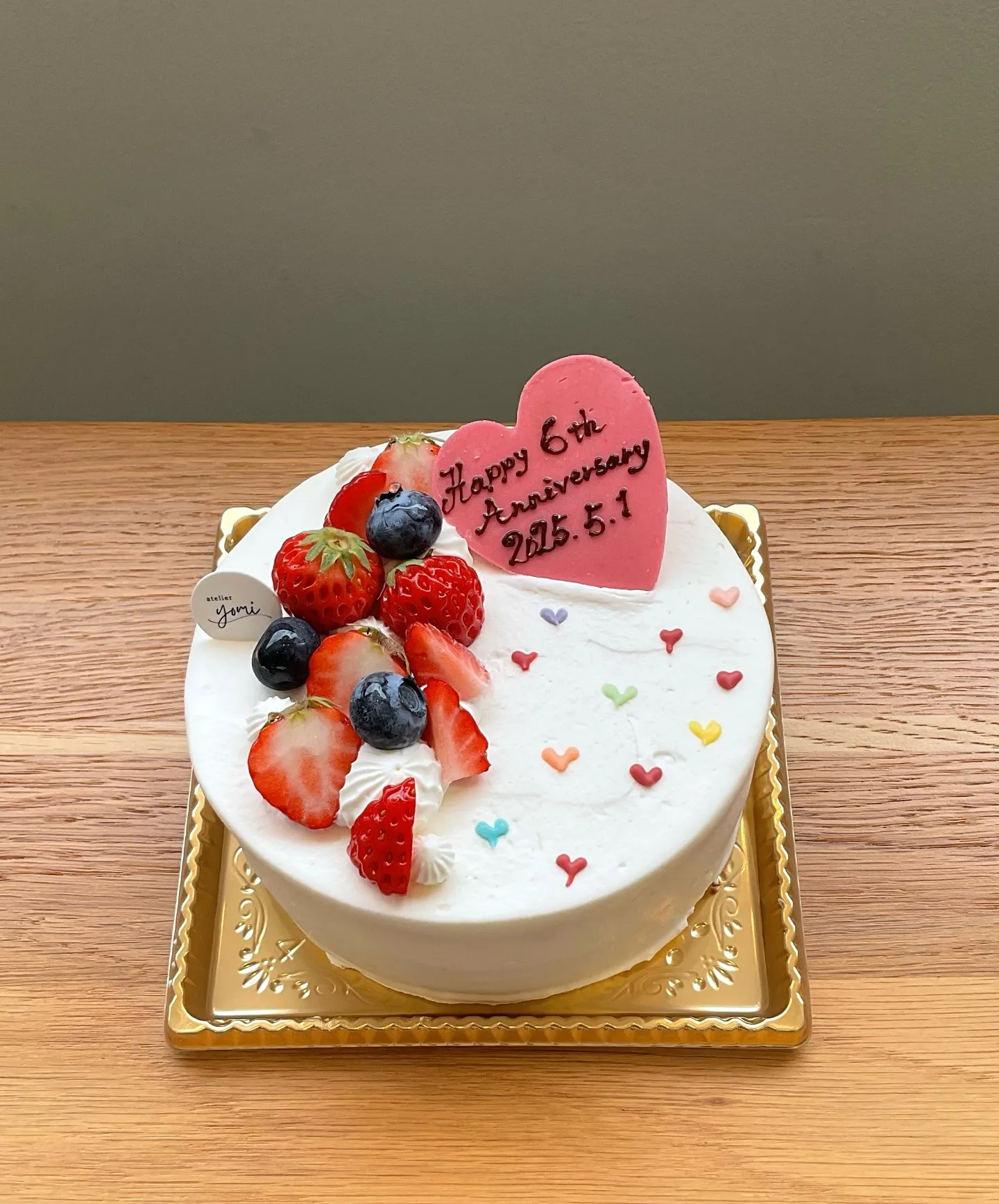小さなハートが可愛い苺ショートケーキ