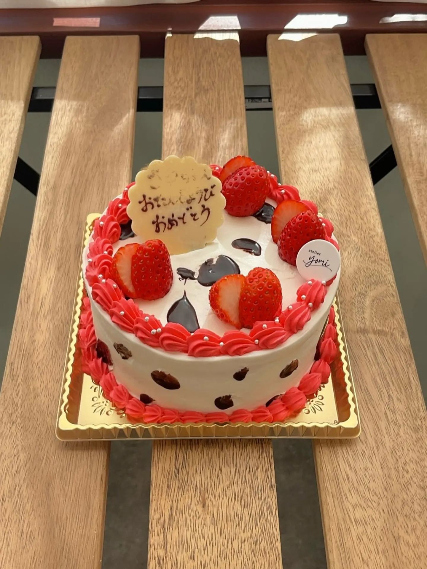 赤いヘルメットのわんちゃんのイメージ