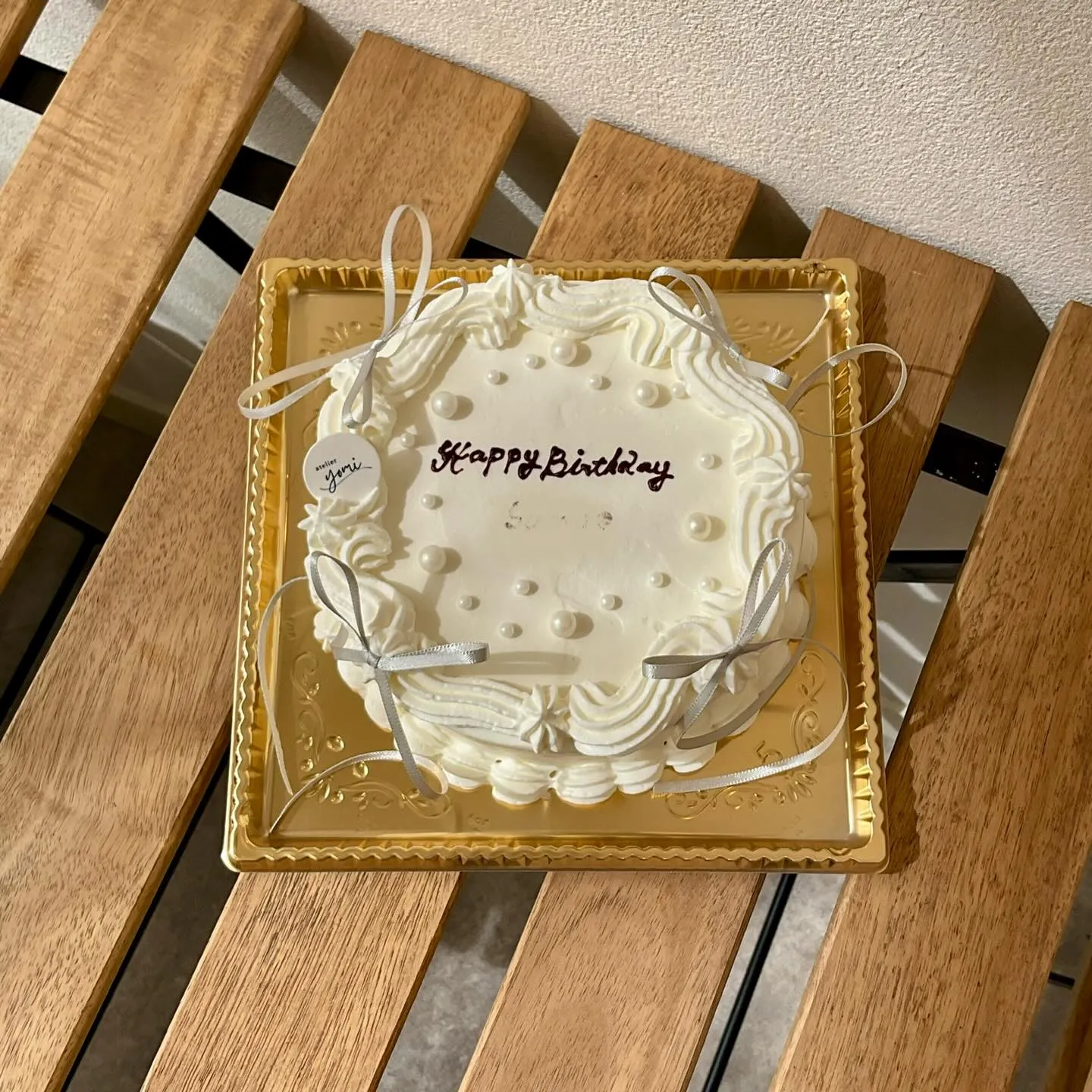 シンプルな白のケーキに