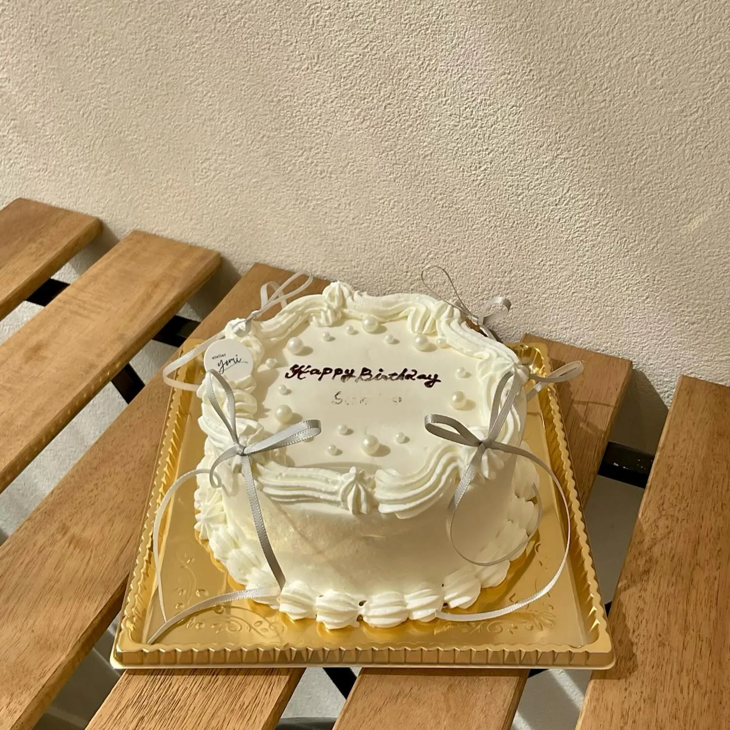 シンプルな白のケーキに