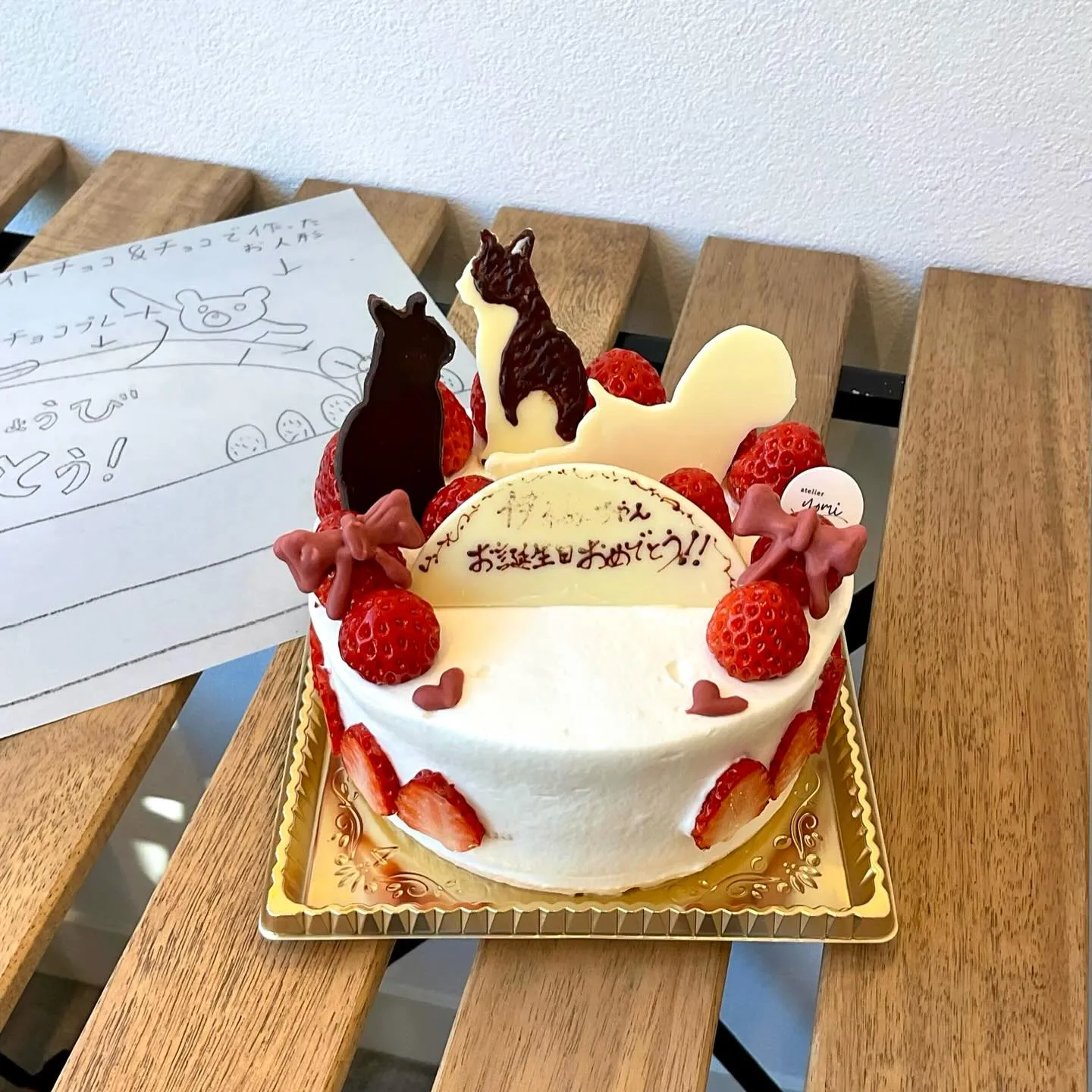愛猫ちゃんと苺を飾ったオーダーメイドケーキ