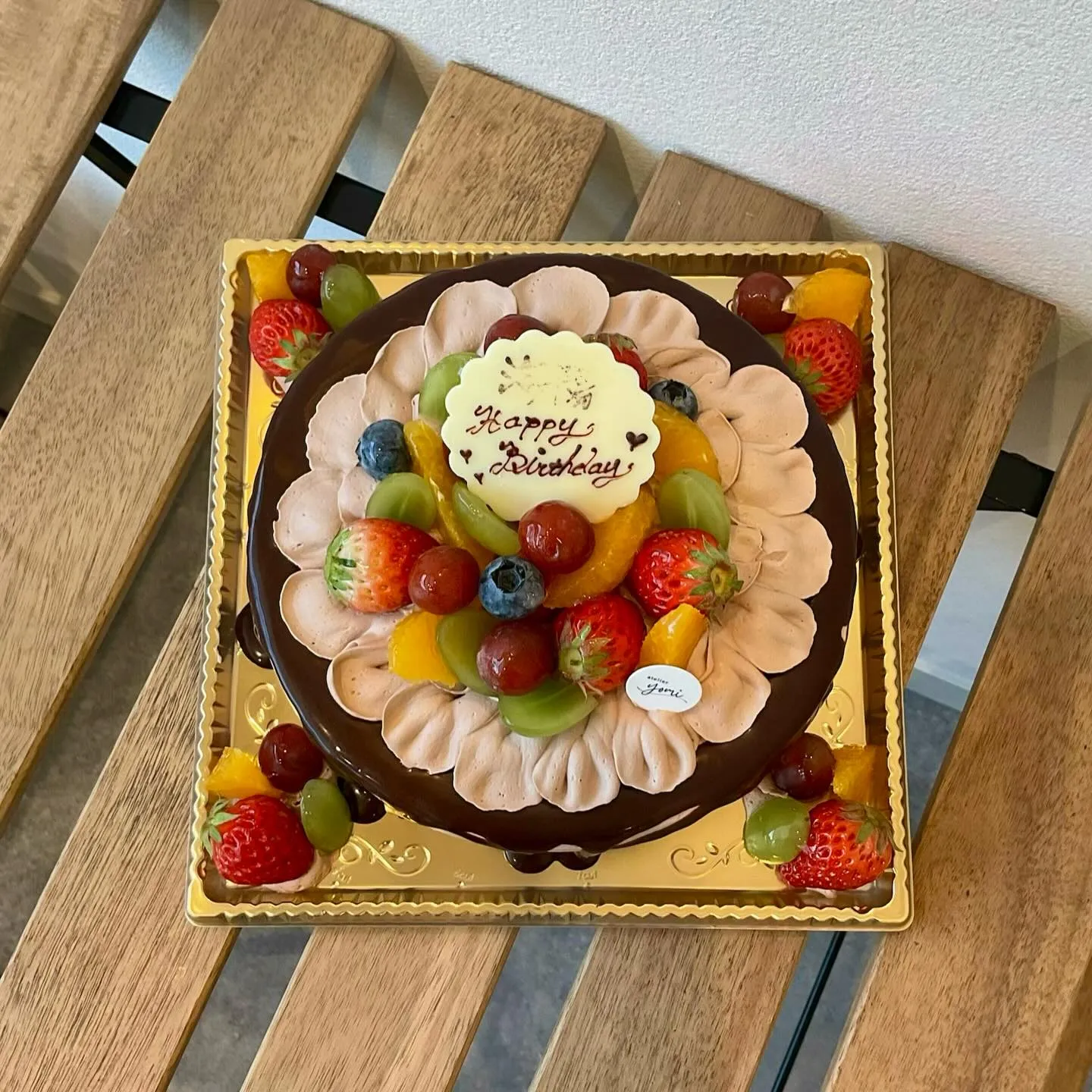 季節のフルーツをたっぷり飾った