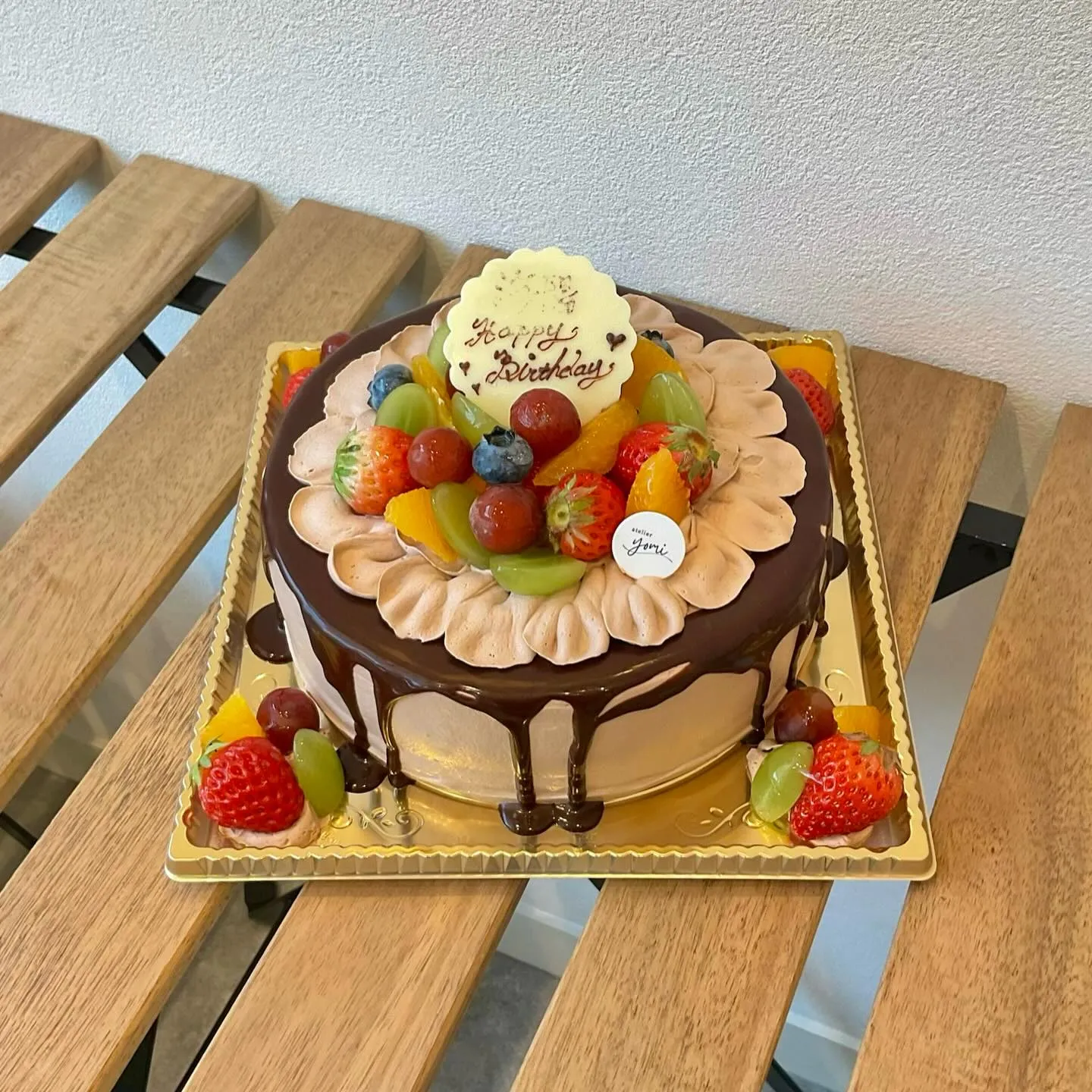 季節のフルーツをたっぷり飾った