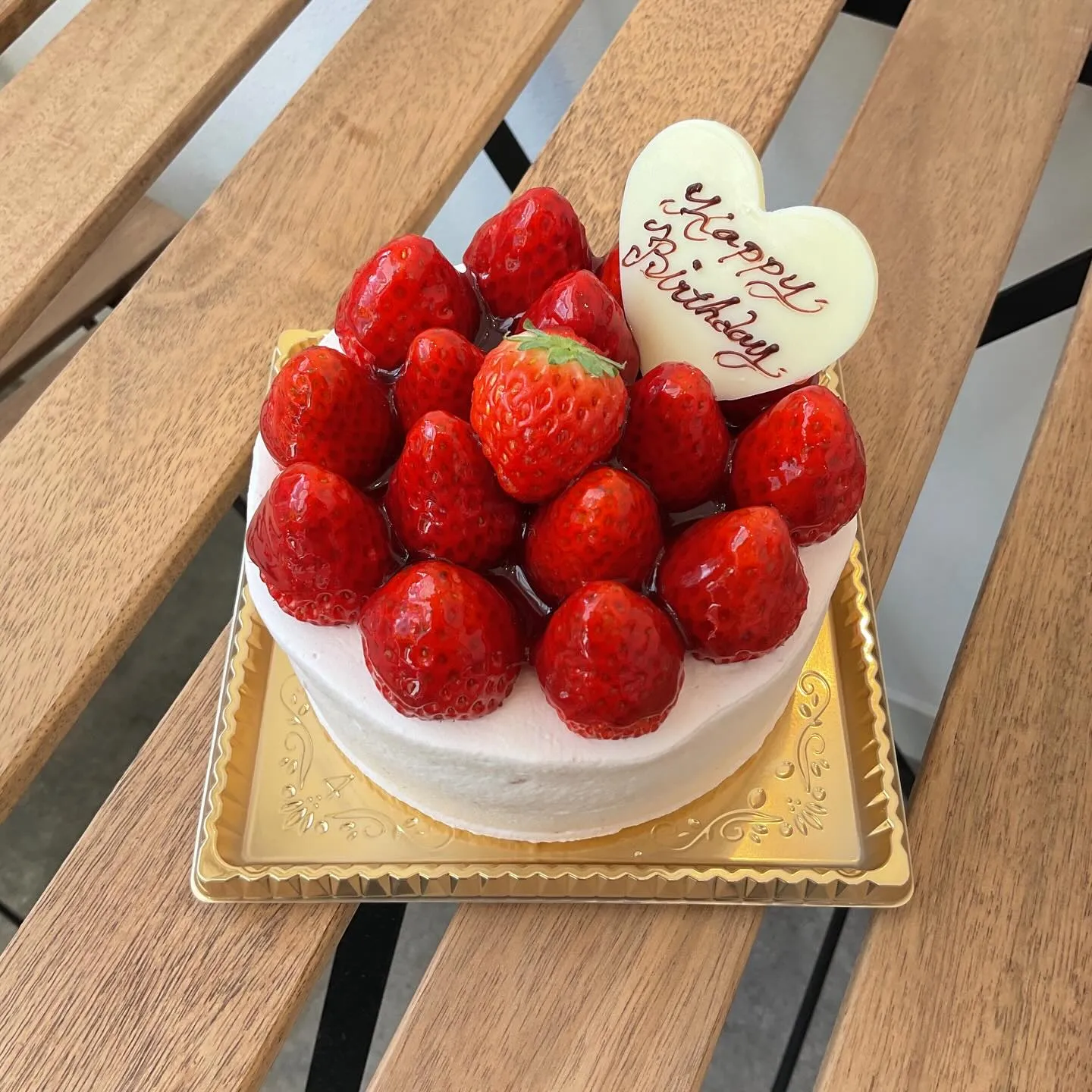 いちごをたっぷりのせ自家製ジャムもたっぷり塗った