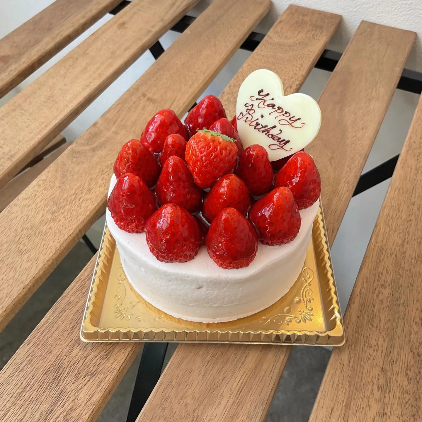 いちごをたっぷりのせ自家製ジャムもたっぷり塗った