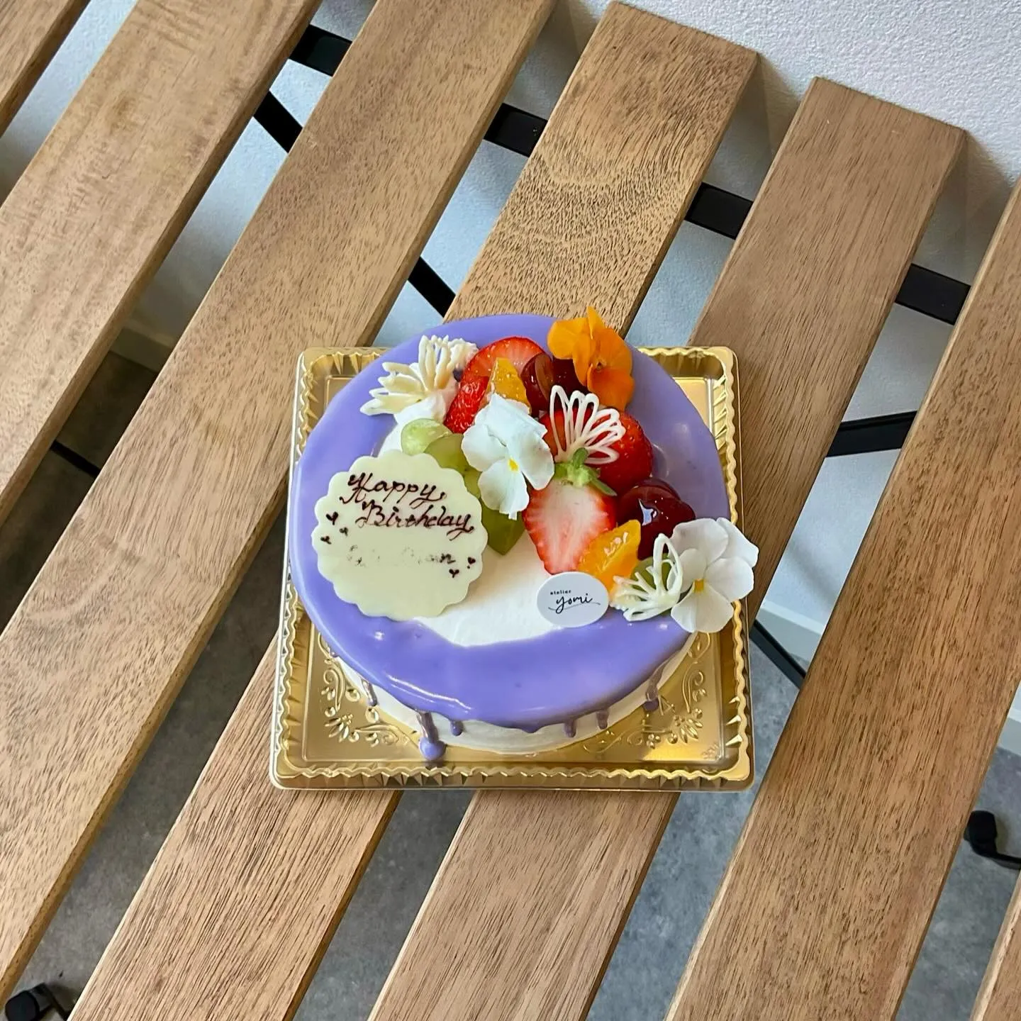 ラベンダーカラーのオーダーケーキ