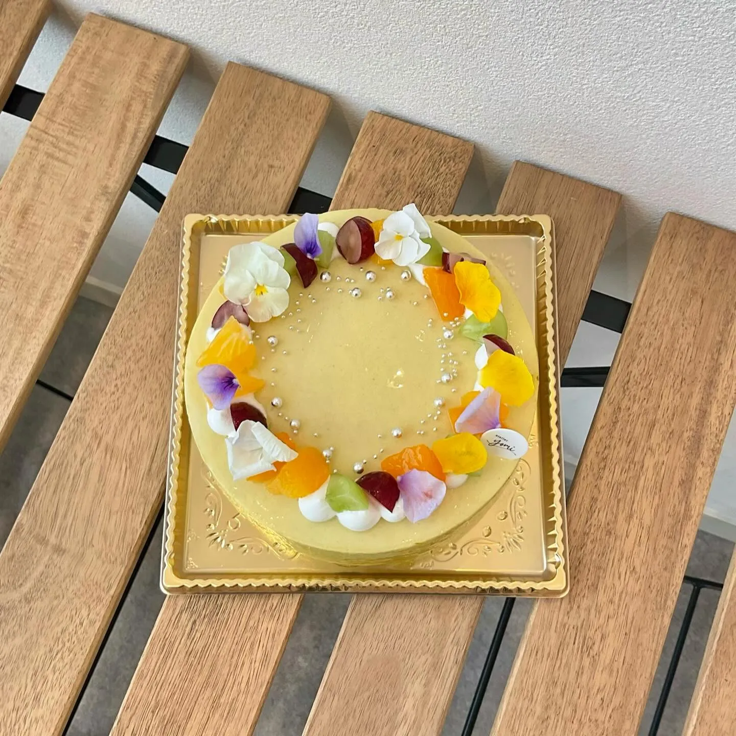 特注ピスタチオとオレンジのムースケーキ