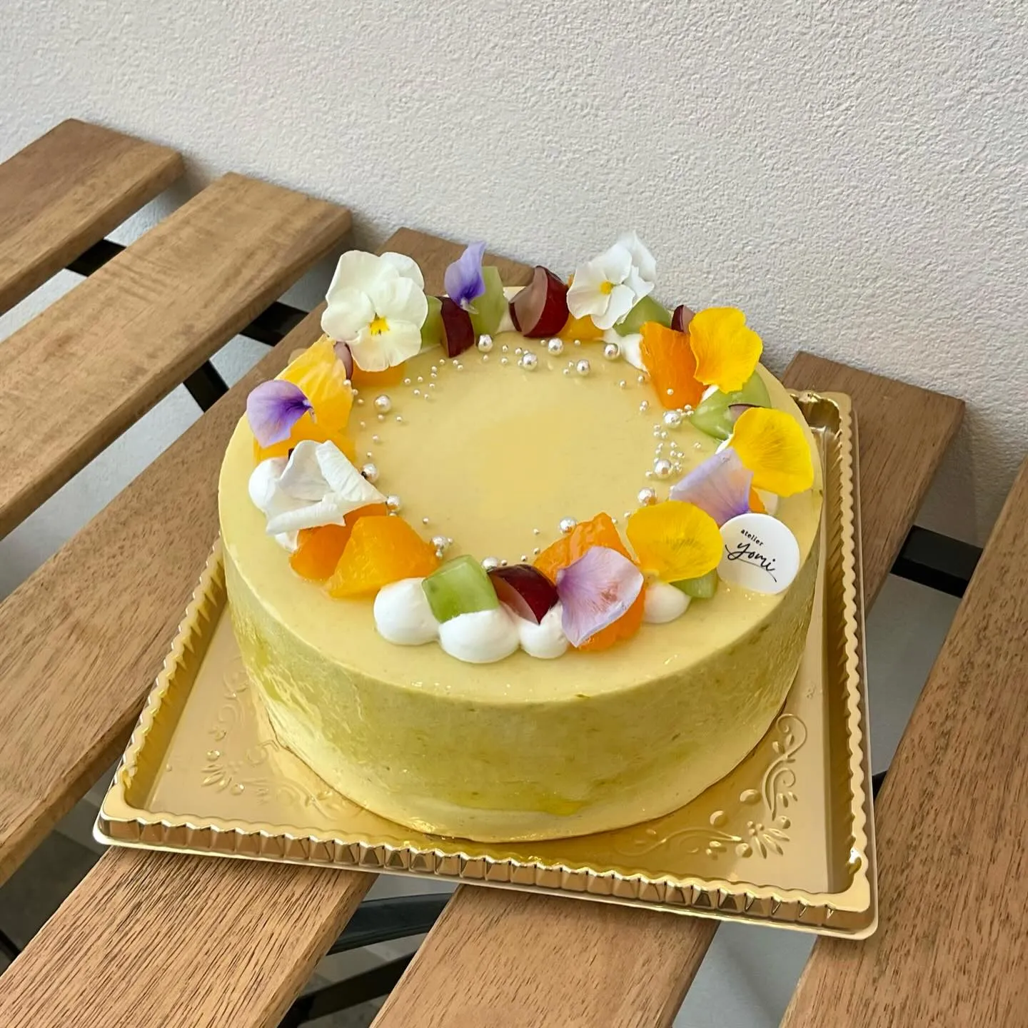 特注ピスタチオとオレンジのムースケーキ