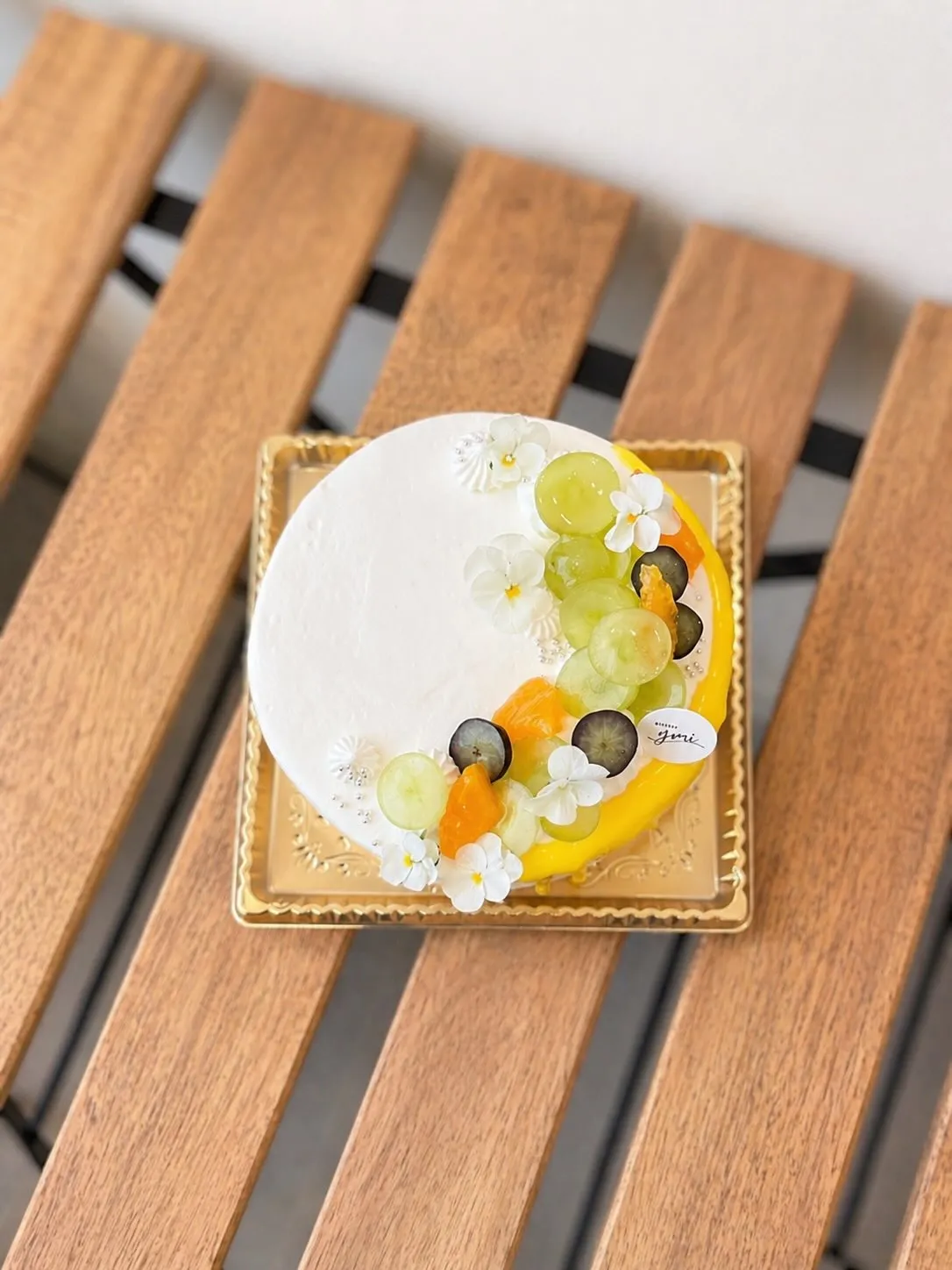 黄色が好きな方へのオーダーケーキ