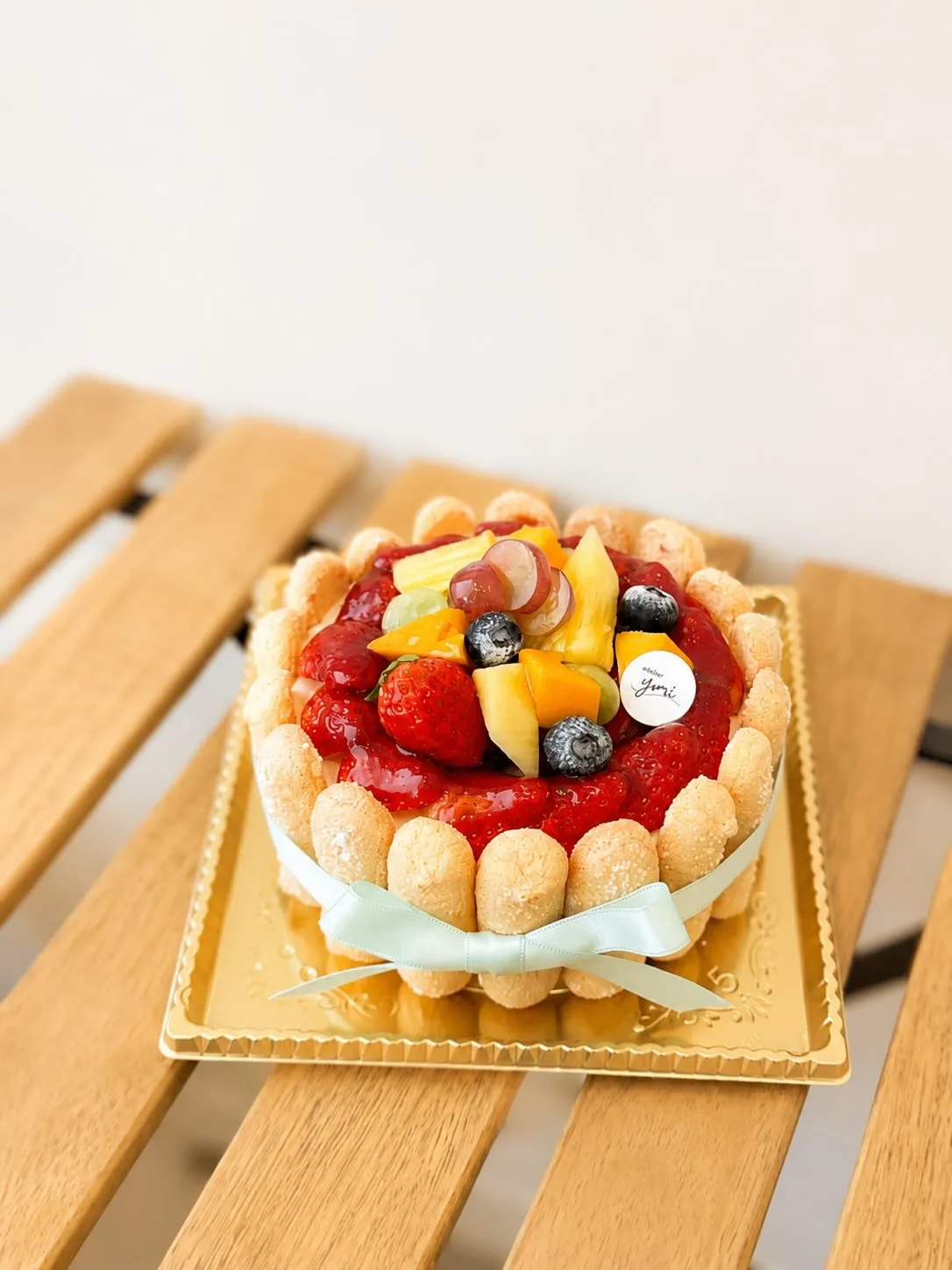 季節のフルーツをたっぷりのせたシャルロットケーキ🍓🫐🍍風なデ...