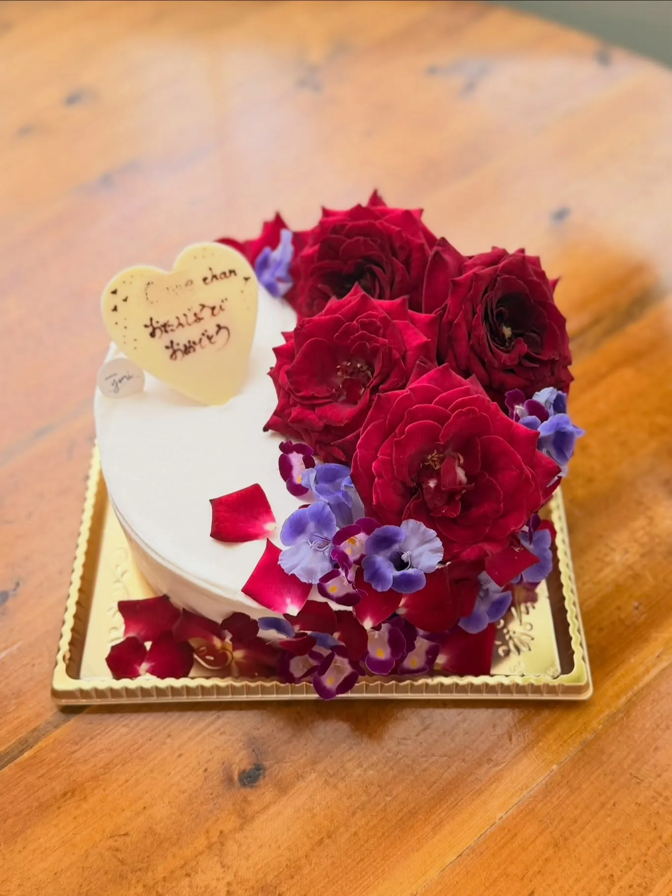 花束の様なホールケーキ🥀