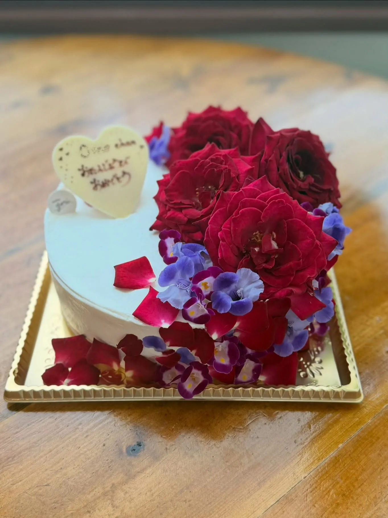 花束の様なホールケーキ🥀